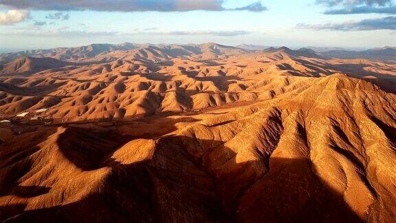 西班牙富埃特文图拉岛沙漠景观鸟瞰图