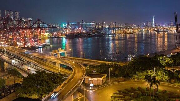时间流逝夜在香港繁忙的交通过大桥的主要道路城市街道和现代建筑