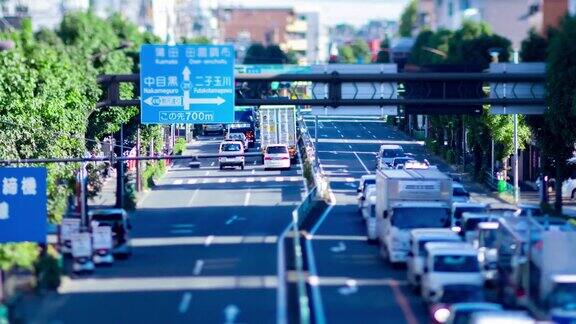 东京市中心街道上的微缩交通堵塞的时间流逝