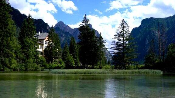 意大利Dolomites的Dobbiaco湖