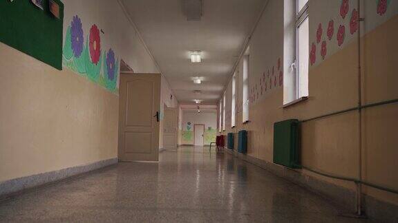 空的学校走廊