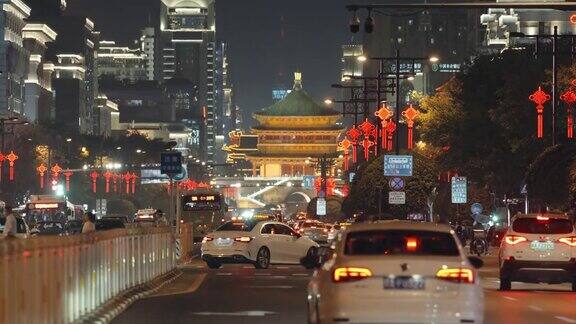 中国西安日落时分的城市交通景观