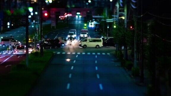 东京街道上的微型交通堵塞的夜晚时间推移