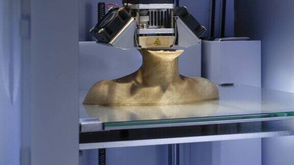 使用3D打印机打印出人工智能的人体半身像