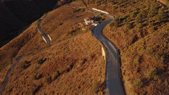 西班牙安达卢西亚的乡间小道的空中拍摄