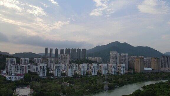 河流和森林环绕的宜居城市建筑