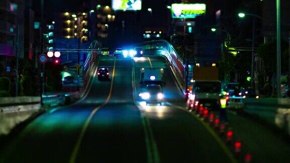 东京市区街道上的一晚微型交通堵塞