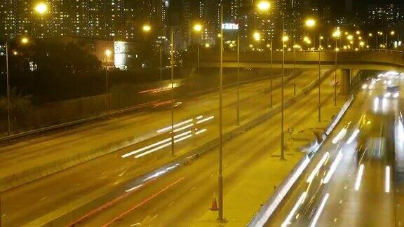 香港市中心晚上的交通状况随时间推移向上倾斜