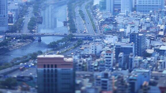 在胡志明市的一个小型繁忙小镇上发生了交通堵塞