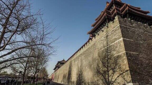 中国北京2016年3月21日:漫步在中国北京紫禁城的城墙上