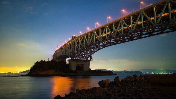 夜间世界上最长的两层桥