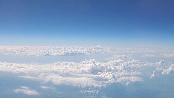 在4K的云层上飞行
