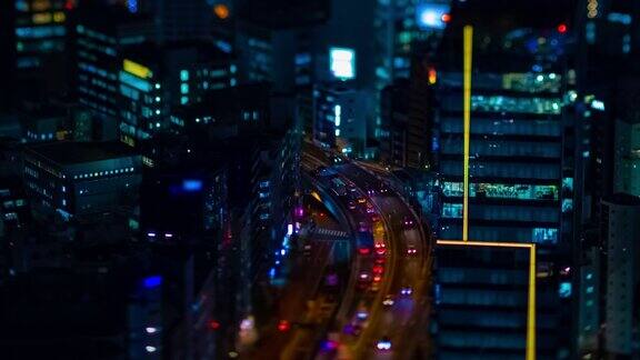 一个夜晚的时间推移的微型高速公路在东京的城市高角度倾斜屎