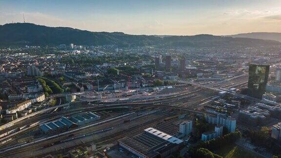 日落天空苏黎世城市风景河流火车站铁路航空全景4k时间流逝瑞士
