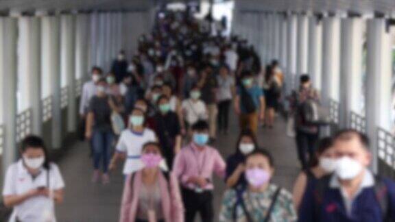人群戴口罩以保护冠状病毒或COVID-19疫情