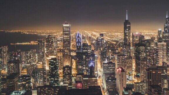 HAPAN照亮芝加哥夜晚的摩天大楼