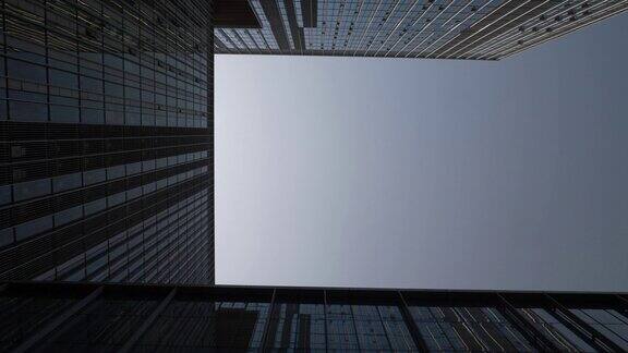 杭州市中心阳光明媚的日子现代办公综合体外部慢镜头向上观照4k中国