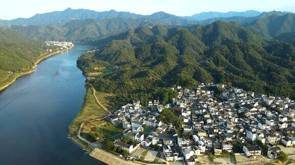 航拍惠州新安河沿岸的乡村生活