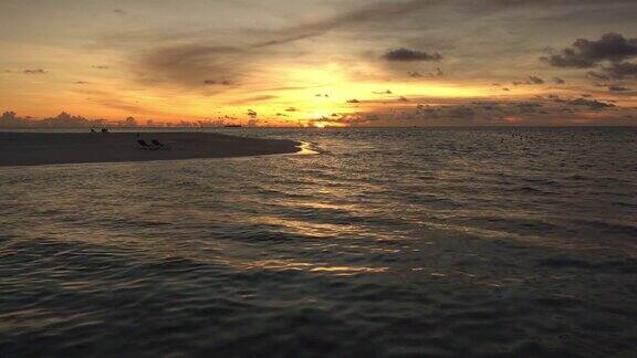 海上美丽的日出