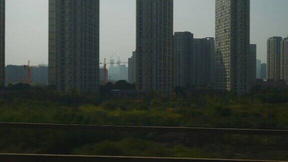 阳光明媚的一天杭州火车公路旅行窗口观赏pov工业全景4k中国