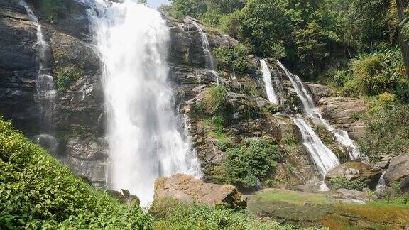 宁静的瀑布溪流瓦奇拉坦瀑布泰国北部