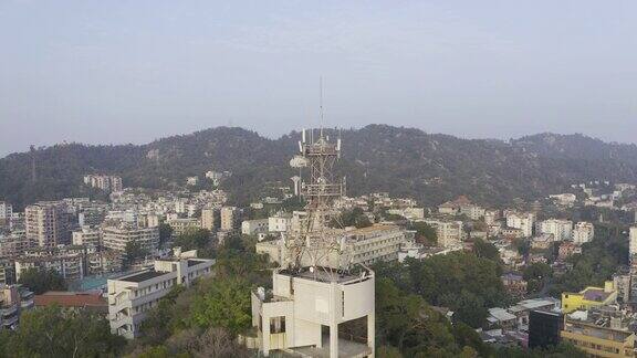 现代城市背景下的5G信号塔