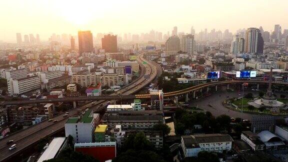 曼谷高速公路的高峰时间
