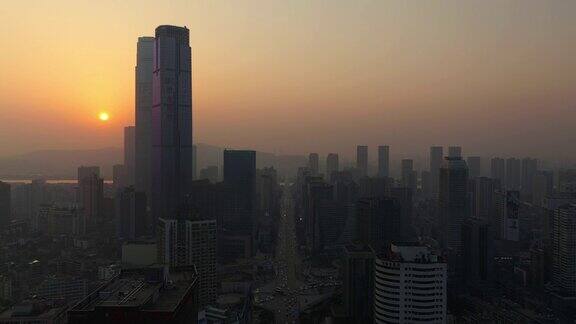 飞越长沙市市中心著名的城楼河边日落空中全景4k中国