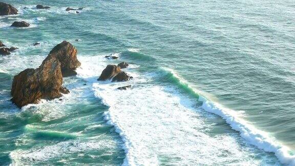 悬崖海浪石