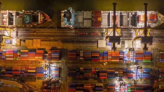 工业港口集装箱船在夜间作业的航拍超缩图