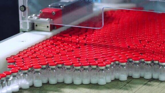 医药制造业生产线上的盒装药瓶