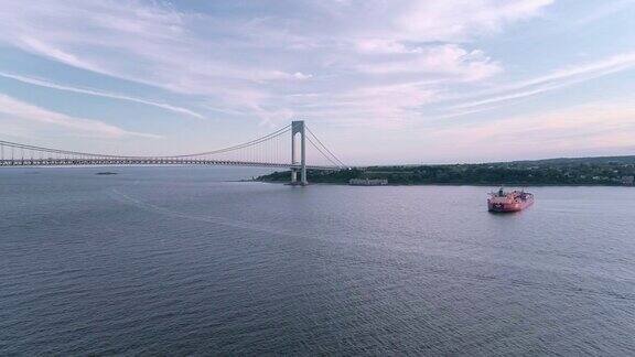 美国纽约布鲁克林和斯塔顿岛之间的维拉萨诺海峡大桥