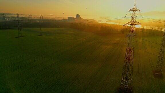 日落时分核电站的电塔