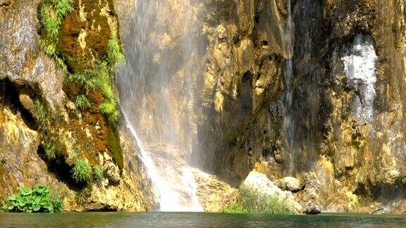 克罗地亚Plitvice湖上的瀑布