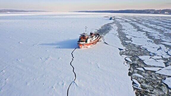维斯瓦河的破冰船2020年02月18日波兰普洛克