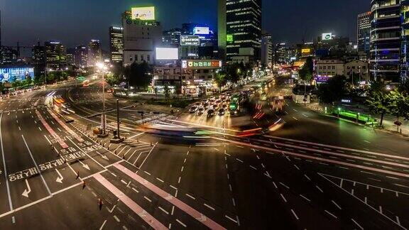 日落时分韩国首尔市中心的交通和建筑