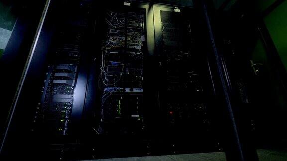现代数据中心云计算数据中心机房的服务器机架