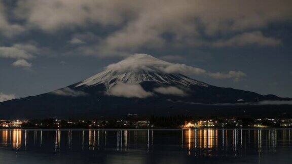 日本富士山夜晚的时光流逝