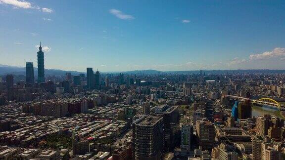 阳光明媚的一天台北市景著名塔空中全景4k时间推移台湾