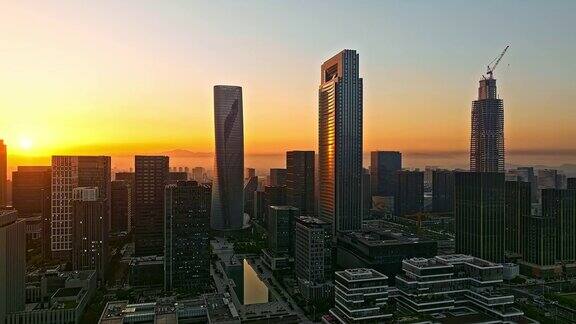日出时宁波现代建筑的鸟瞰图
