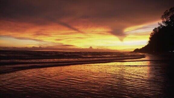 海滩上的日落天空