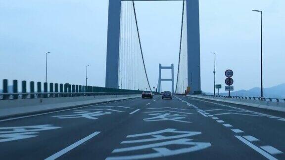 中国东莞大约2021年9月:在虎门公路桥上开车