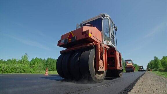 在道路建设中制造新的沥青巷道修复道路建设