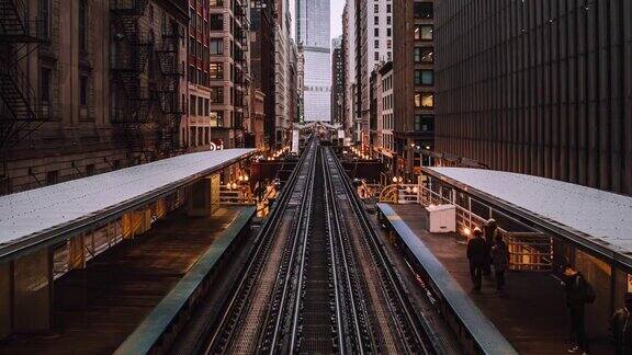 芝加哥环线地铁车站的高角度视图
