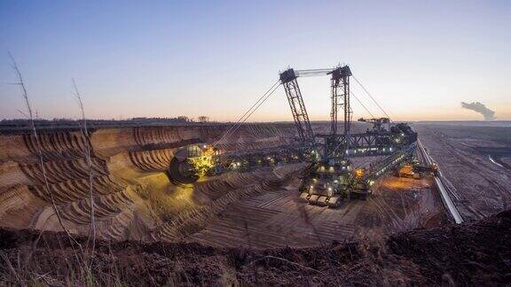 煤矿开采时间流逝