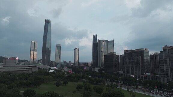 下雨天的中国东莞市景观