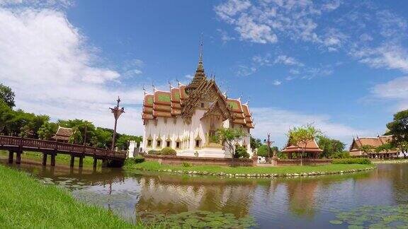 泰国河边美丽的寺庙