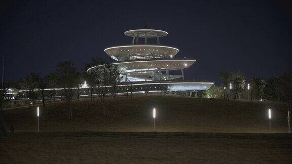 不明飞行物形状城市景观夜晚中国广东佛山南海桂城独特的公园