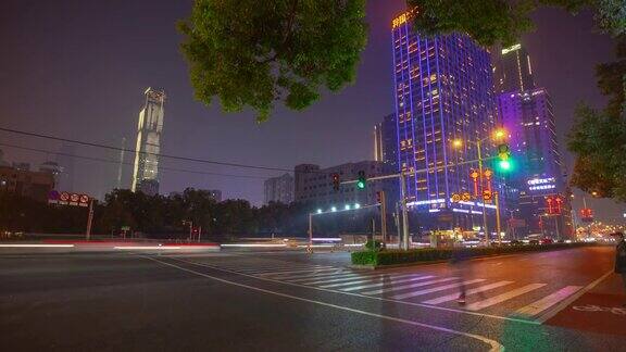 长沙市夜间照明交通街道人行横道侧全景时间间隔4k中国