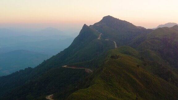 泰国清莱省著名的山地旅游景点帕唐山的鸟瞰图